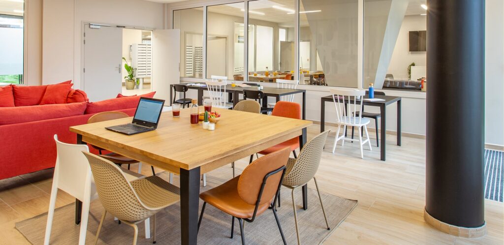 Salle de vie commune de la résidence étudiante Campus Lola à Bobigny