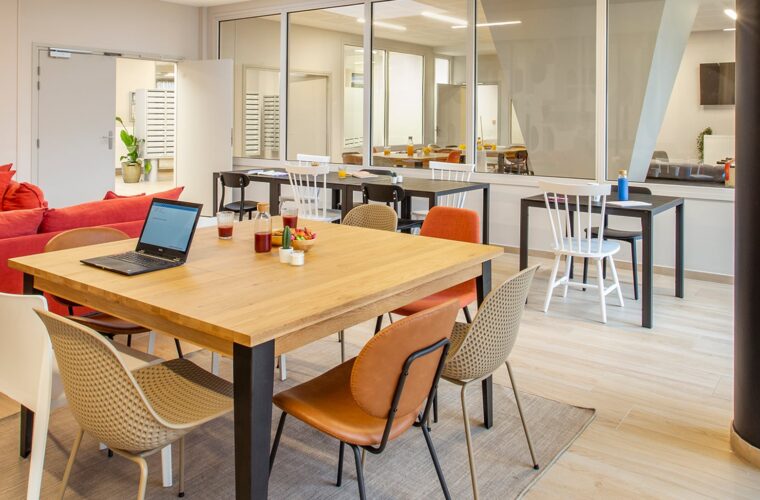 Salle de vie commune de la résidence étudiante Campus Lola à Bobigny